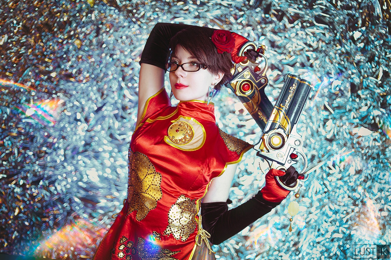 Косплеерша показала. Bayonetta Cosplay. Bayonetta 2 косплей. Косплей на Байонетту.