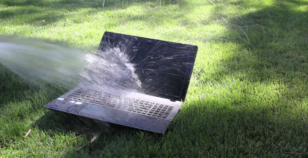 Что делать, если на ноутбук попала вода?