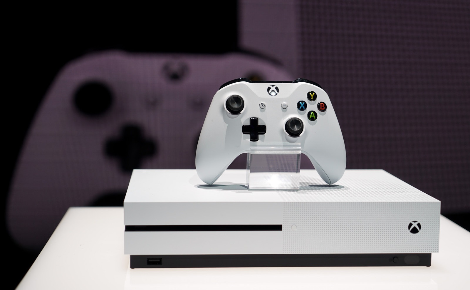 Microsoft снизила цены на Xbox One в России по случаю выхода Xbox One S