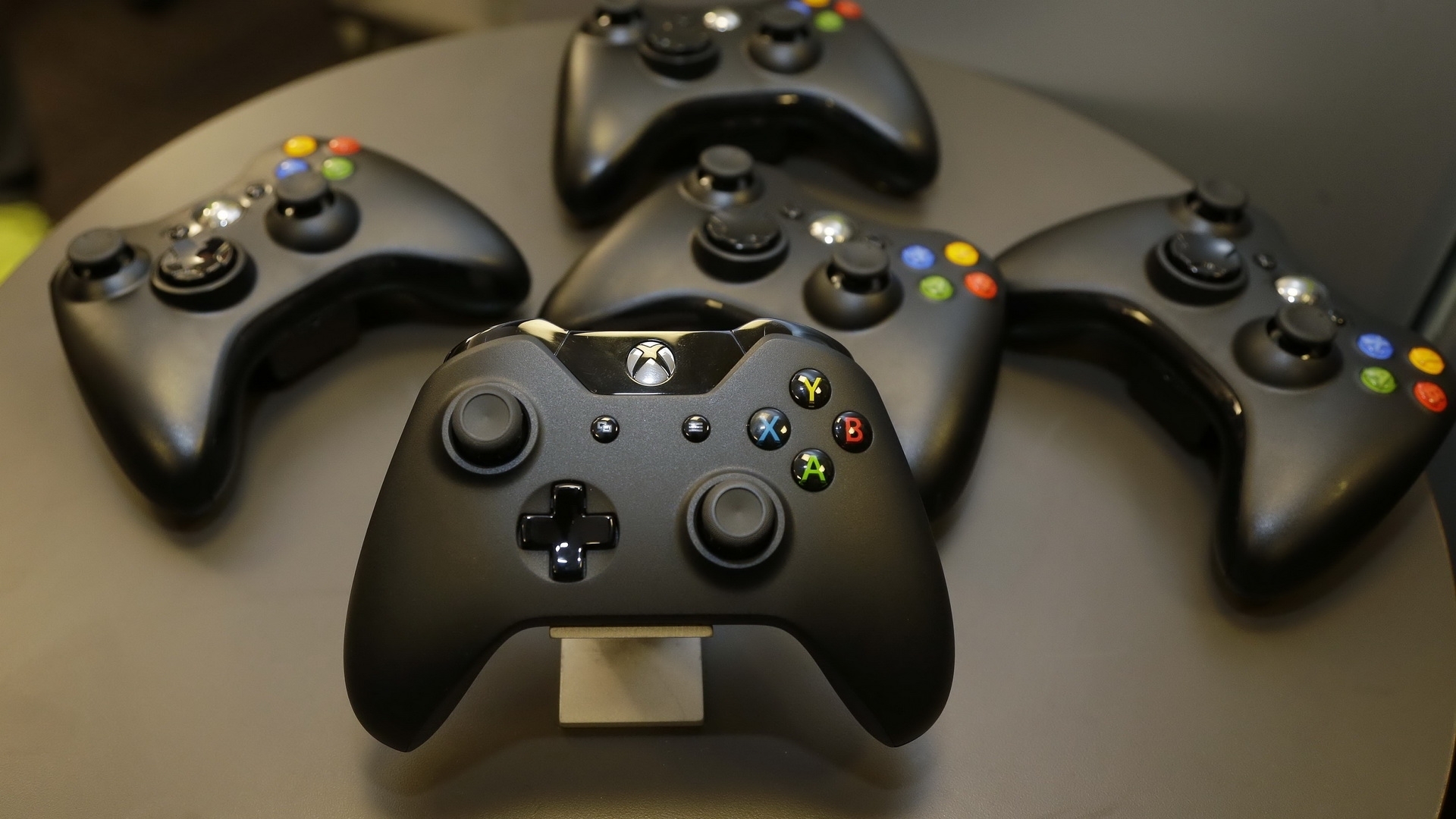 Xbox One получит обратную совместимость в ноябре