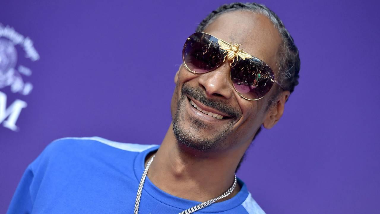 Рэппер Snoop Dogg забыл включить на стриме микрофон