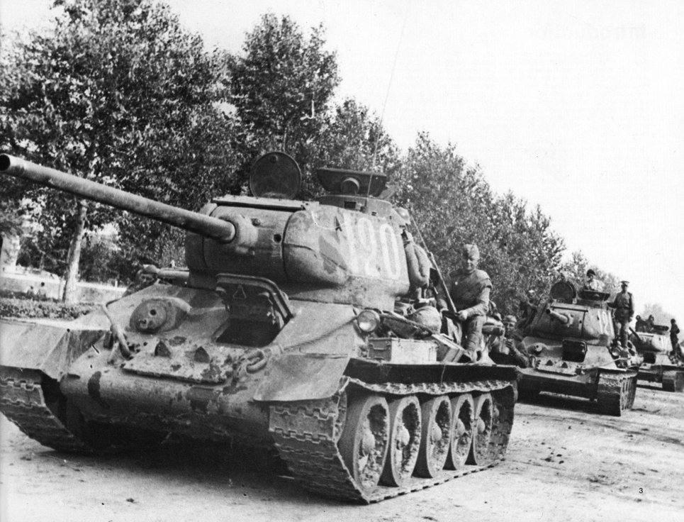 Porzucone T-34 produkcji Charkowskiej Fabryki Parowozów należące do 15 Korpusu Z