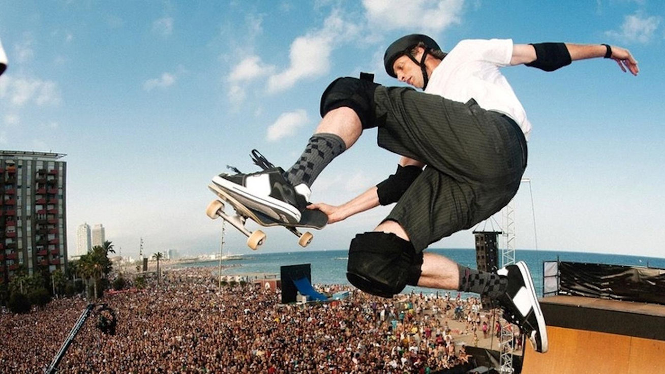 Экстремальный спорт 2000. Тони Хоук скейтбордист. Скейтеры Тони Хоук. Тони Хоук 900. Скейт парк Тони Хоук.