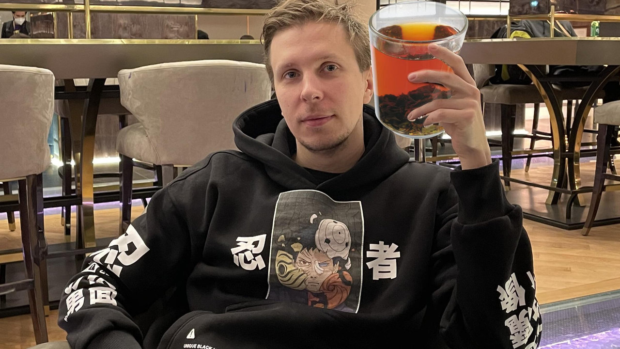 Bb beastcoast. 4ce Dota 2. Комментаторы дота 2. Трон дота 2 комментатор